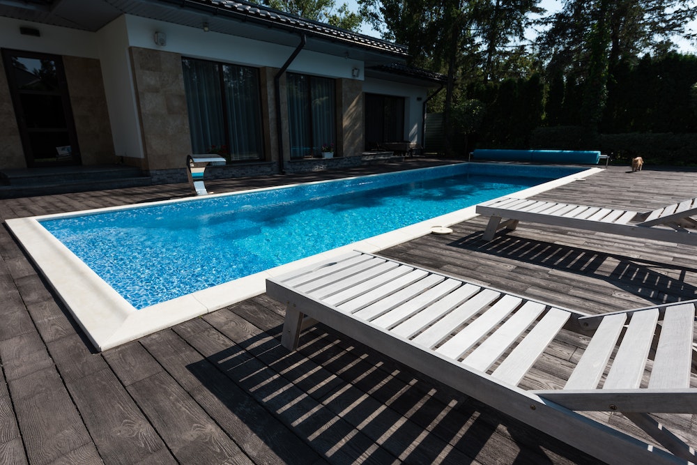 Investir dans une maison avec piscine : comment évaluer les coûts d'entretien
